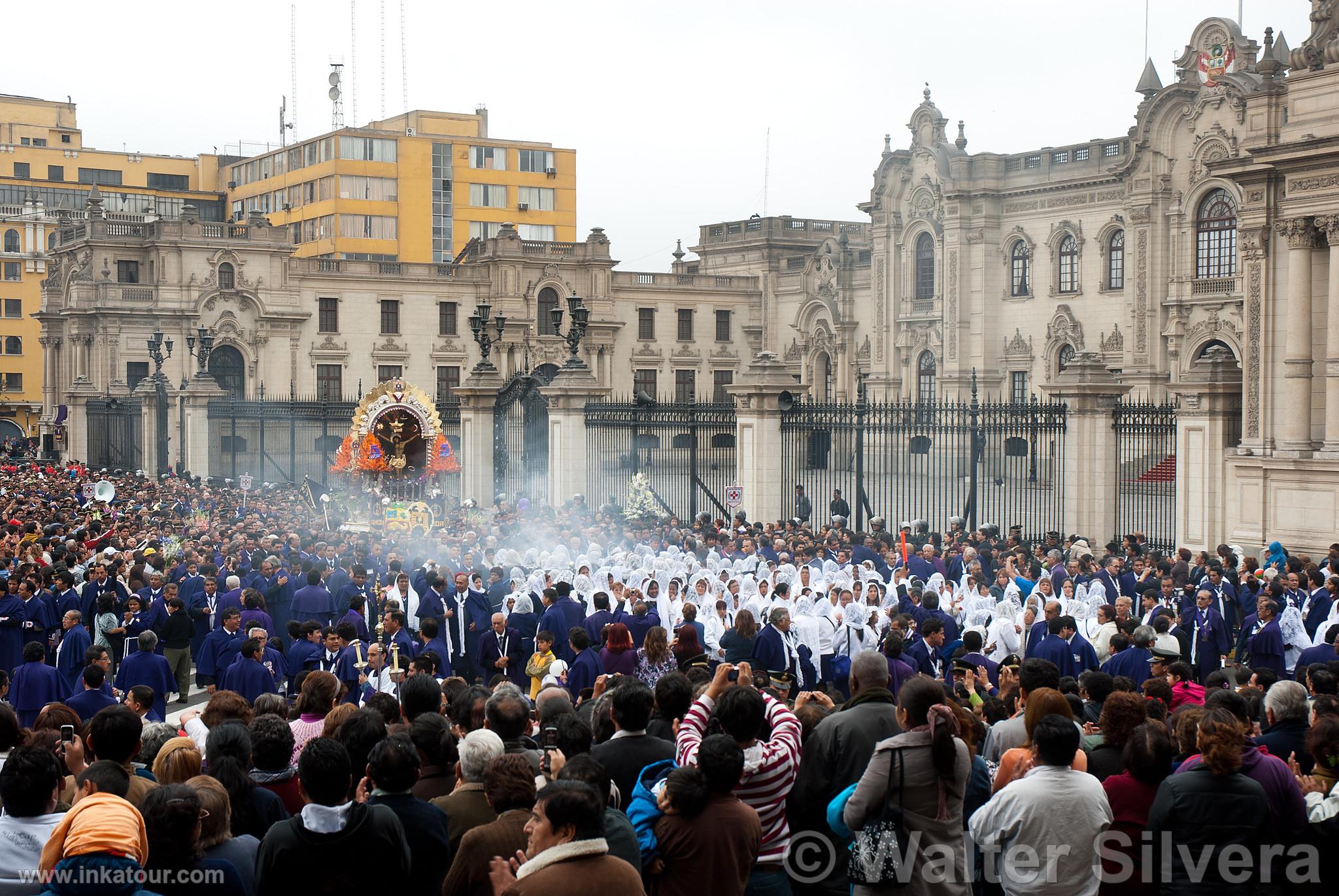 Procession of Señor de Los Milagros